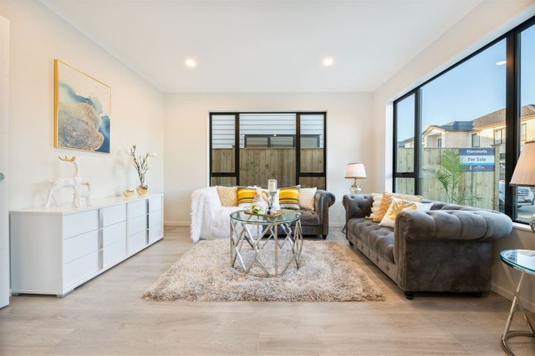 Photo of property in 11 Bunbeg Crescent, Flat Bush, Auckland, 2019