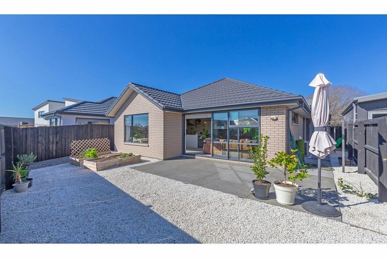 Photo of property in 16 Torbeg Lane, Broomfield, Christchurch, 8042