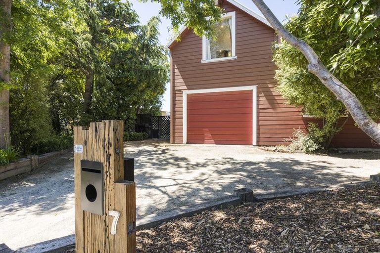 Photo of property in 7 Perrin Place, Kelvin Grove, Palmerston North, 4414