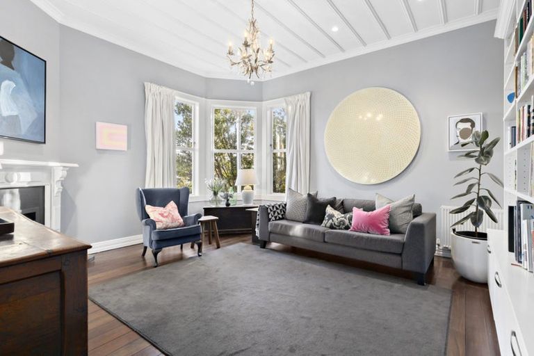 Photo of property in 17 West Road, Northland, Wellington, 6012