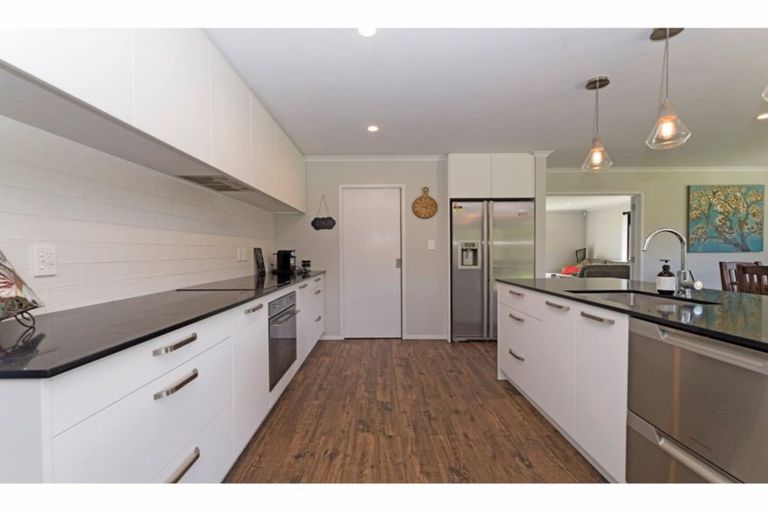 Photo of property in 63b Manuka Grove, Helensville, 0875