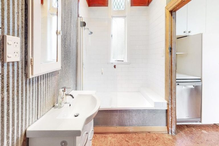 Photo of property in 19 Princess Terrace, Newtown, Wellington, 6021