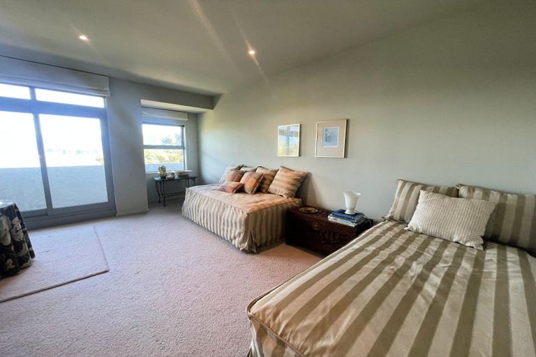 Photo of property in Beauport Apartments, 30u2 The Crescent, Roseneath, Wellington, 6011