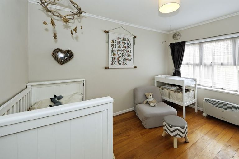 Photo of property in 17 Golf Road, New Lynn, Auckland, 0600