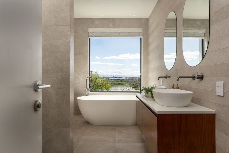Photo of property in 6 Hewers Lane, Kennedys Bush, Christchurch, 8025