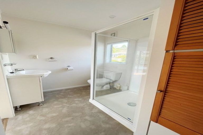 Photo of property in 15 Rosalind Road, Glenfield, Auckland, 0629