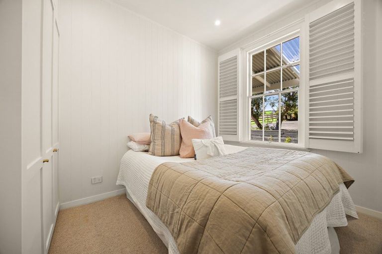 Photo of property in 1223 Old North Road, Helensville, 0875
