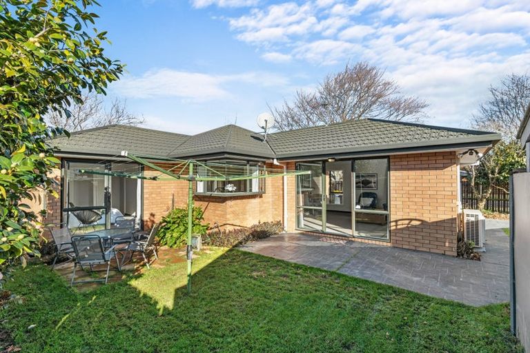 Photo of property in 32 Montclare Avenue, Avonhead, Christchurch, 8042
