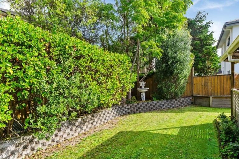 Photo of property in 6 English Oak Drive, Schnapper Rock, Auckland, 0632