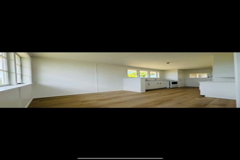 Photo of property in 28 Waione Avenue, Te Atatu Peninsula, Auckland, 0610