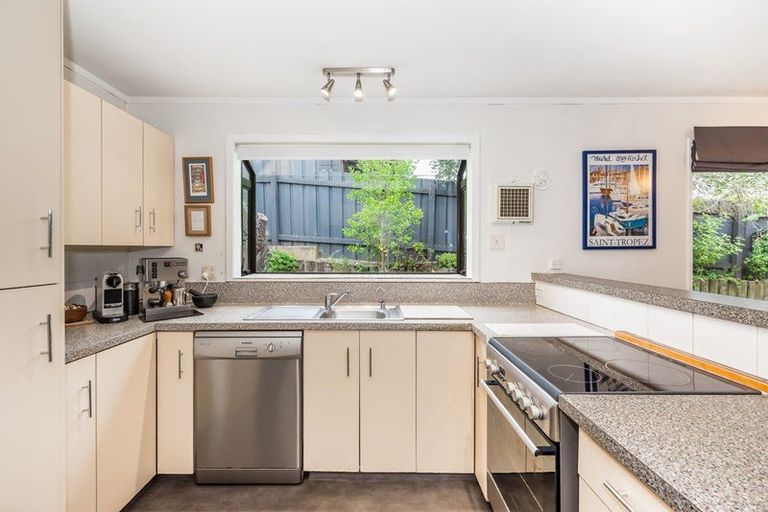 Photo of property in 25 Chums Road, Paraparaumu Beach, Paraparaumu, 5032