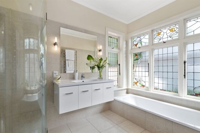 Photo of property in 1 Grove Road, Devonport, Auckland, 0624