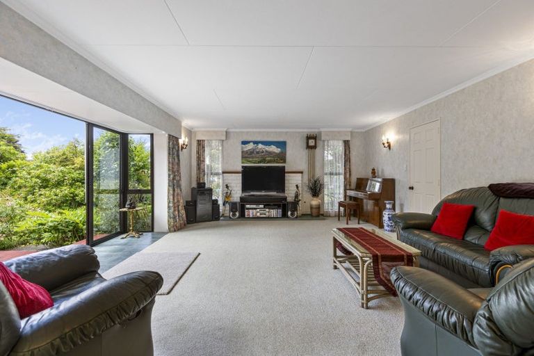 Photo of property in 14 Tainui Terrace, Inglewood, 4330