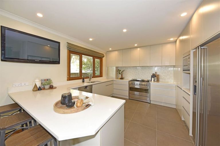 Photo of property in 2 Hadlow Place, Burnside, Christchurch, 8041