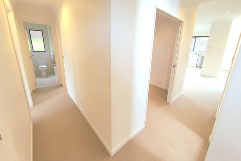 Photo of property in 35 Trotting Terrace, Fairview Heights, Auckland, 0632