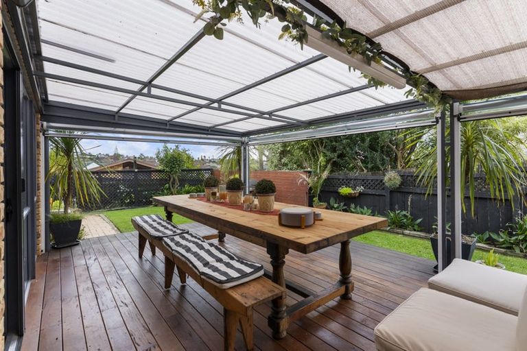 Photo of property in 2/19 Chiania Place, Somerville, Auckland, 2014