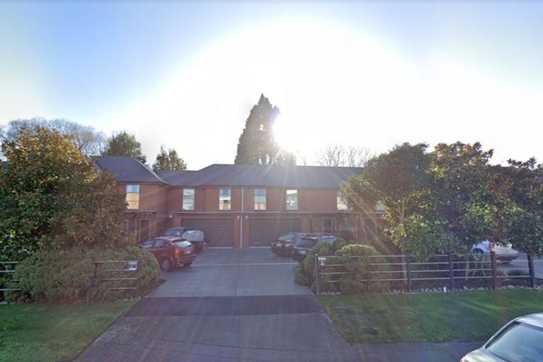 Photo of property in 17a Athol Terrace, Upper Riccarton, Christchurch, 8041