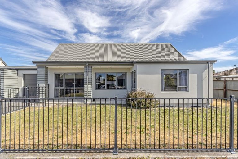 Photo of property in 2/49 Castletown Place, New Brighton, Christchurch, 8083