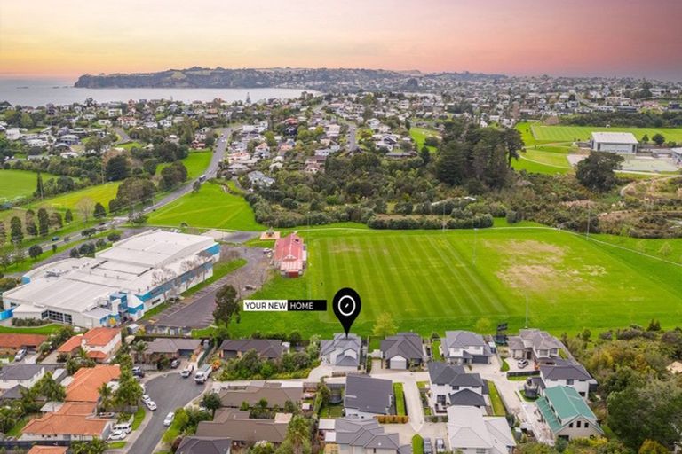 Photo of property in 1 Pae Moana Place, Stanmore Bay, Whangaparaoa, 0932