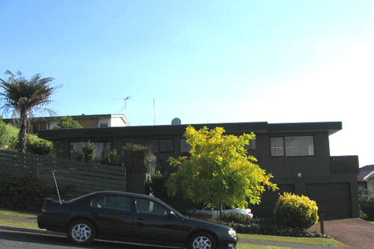 Photo of property in 2/747 East Coast Road, Browns Bay, Auckland, 0630