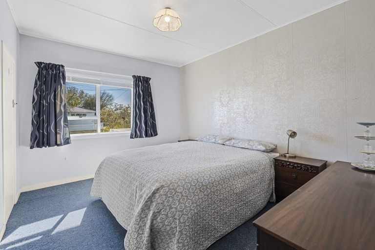 Photo of property in 2 Turakina Street, Merrilands, New Plymouth, 4312