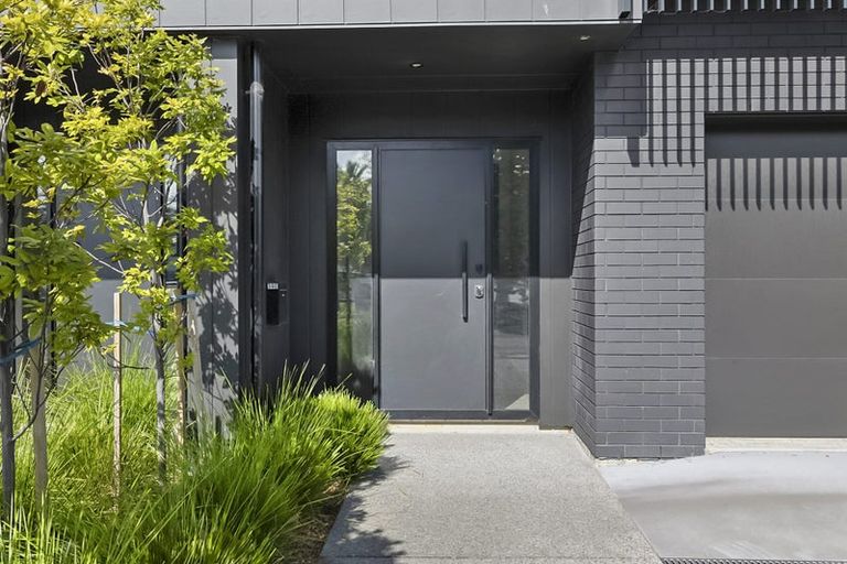 Photo of property in 30c Waiwaka Terrace, Strandon, New Plymouth, 4312