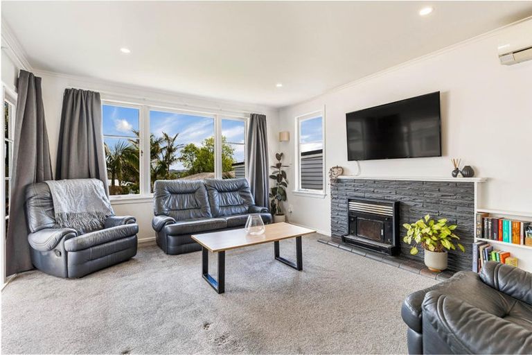 Photo of property in 2/269a Great North Road, Henderson, Auckland, 0612