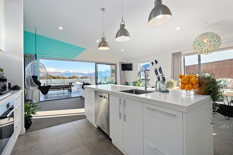 Photo of property in 8 Edgewood Place, Wanaka, 9305