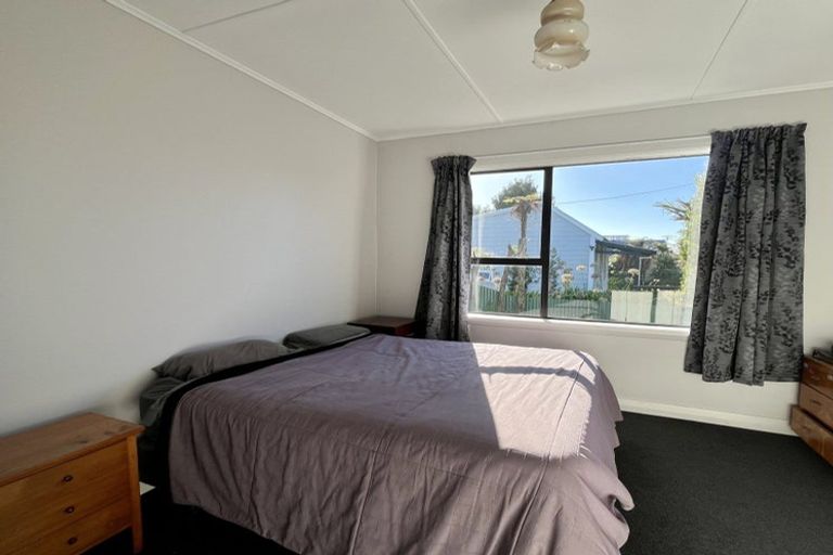 Photo of property in 14 Queen Street, Westport, 7825