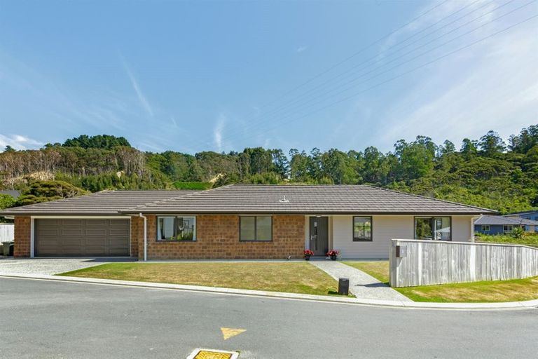 Photo of property in 8 Hull Place, Whitby, Porirua, 5024