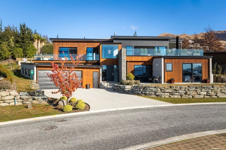Photo of property in 10 Turnbull Crescent, Wanaka, 9305