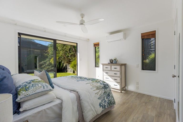 Photo of property in 33 Admirals Court Drive, Greenhithe, Auckland, 0632