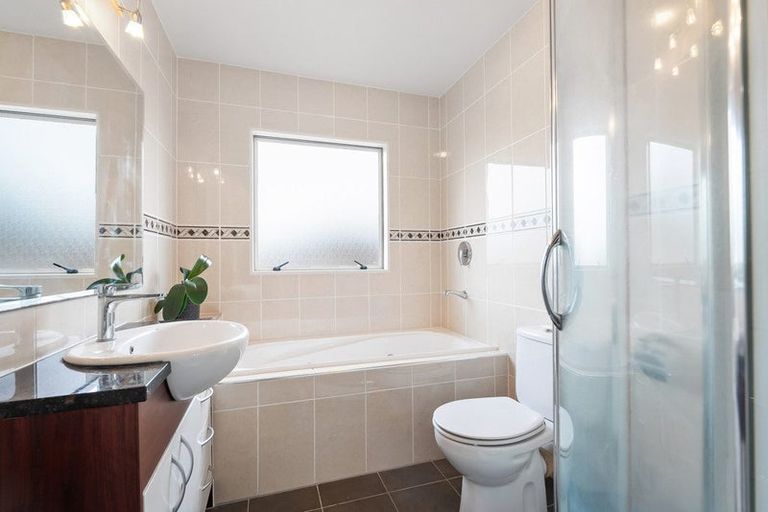 Photo of property in 8 Cuthill Close, Albany, Auckland, 0632