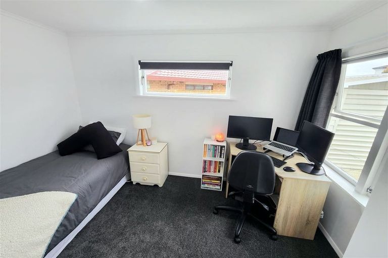 Photo of property in 3 Huia Place, Levin, 5510