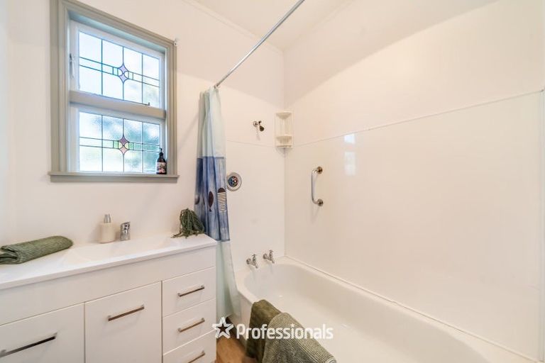 Photo of property in 124 Tutere Street, Waikanae Beach, Waikanae, 5036