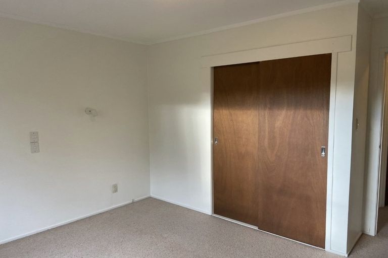 Photo of property in 1/4 Mahuta Grove, Northcote, Auckland, 0627