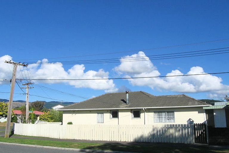 Photo of property in 1 Davis Crescent, Elderslea, Upper Hutt, 5018