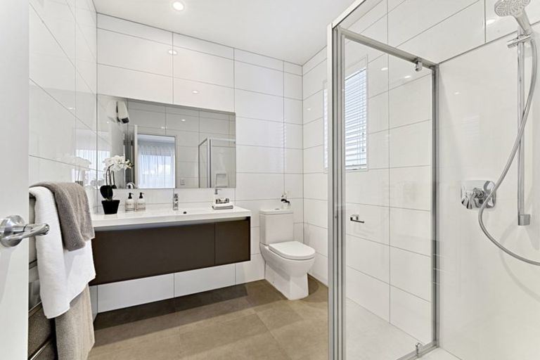 Photo of property in 19 Waituarua Drive, Takanini, 2112