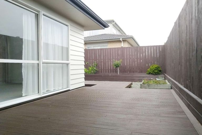Photo of property in 9 Bushpark Place, Flat Bush, Auckland, 2016
