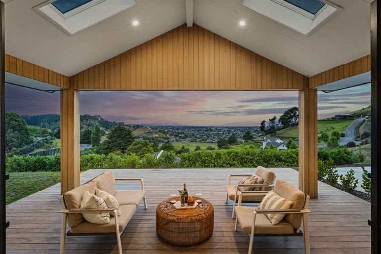 Photo of property in 4 Te Roera Drive, Taradale, Napier, 4112