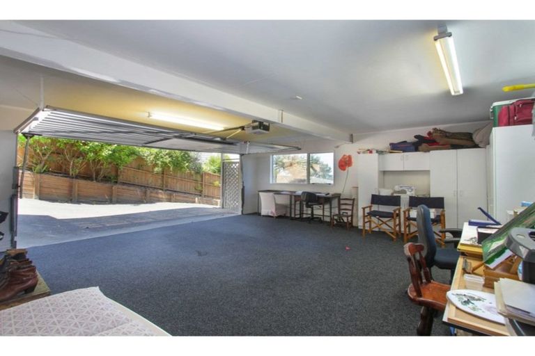 Photo of property in 272 Glamorgan Drive, Northcross, Auckland, 0630