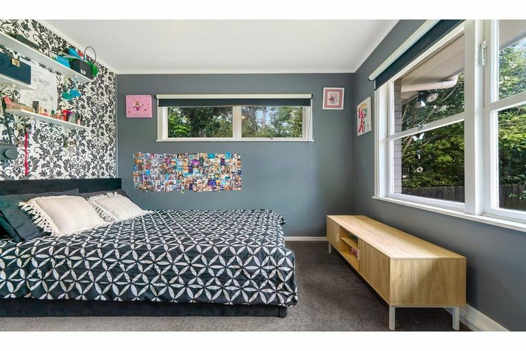 Photo of property in 12 Havelle Avenue, Titirangi, Auckland, 0604