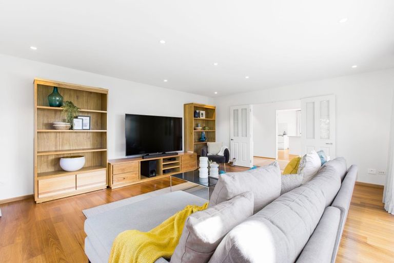 Photo of property in 86 Kitchener Road, Milford, Auckland, 0620
