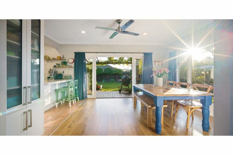 Photo of property in 24 Derrett Place, Saint Martins, Christchurch, 8022