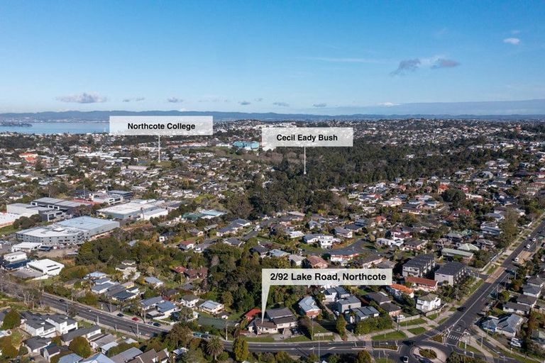 Photo of property in 1/92 Lake Road, Northcote, Auckland, 0627