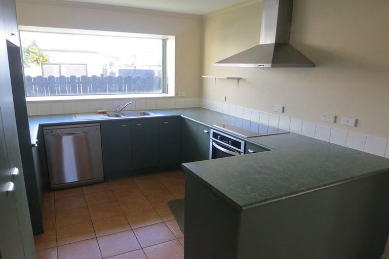 Photo of property in 70b Manuroa Road, Takanini, 2112