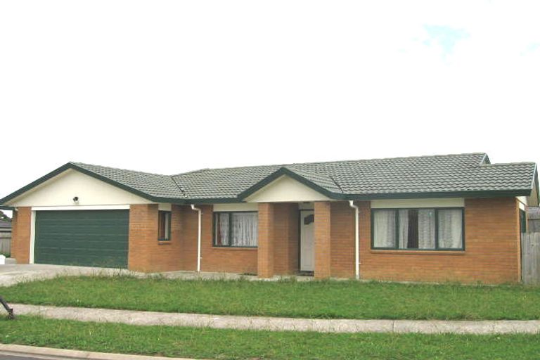 Photo of property in 2 Jeffery Reeve Crescent, Ranui, Auckland, 0612