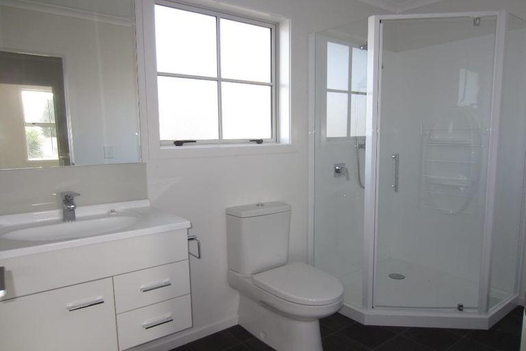 Photo of property in 18 Chiefs Court, Hamilton East, Hamilton, 3216