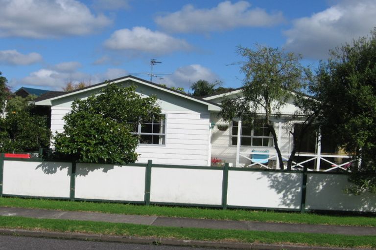 Photo of property in 2/7 Morrow Avenue, Bucklands Beach, Auckland, 2012