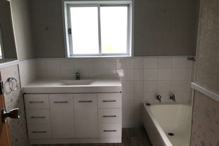 Photo of property in 49 Whaka Street, Maungaturoto, 0520